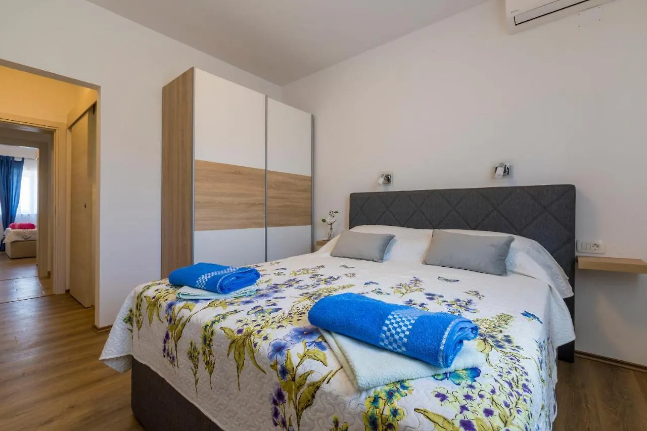 Rooms Nevenka 2 Novi Vinodolski Pensiune